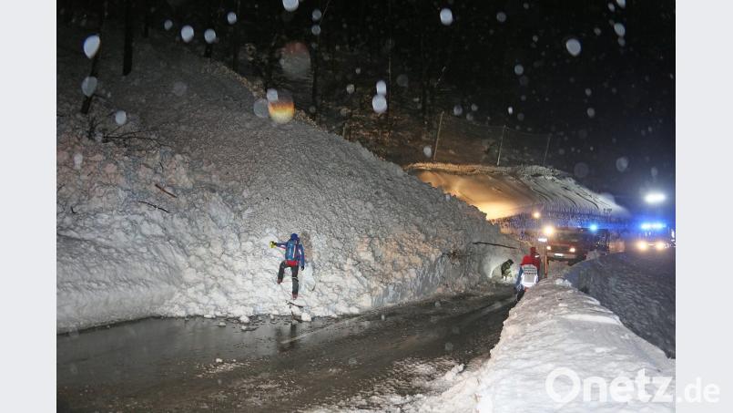 Rettungskräfte im Einsatz nach dem Abgang einer Lawine. Foto: Markus Leitner/BRK BGL Bild: Markus Leitner