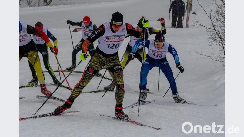 Jonas Mendl (rechts außen) erreicht im Sprint das Halbfinale und wird am Ende Zwölfter von 40 Startern in seiner Altersklasse. Bild: chl