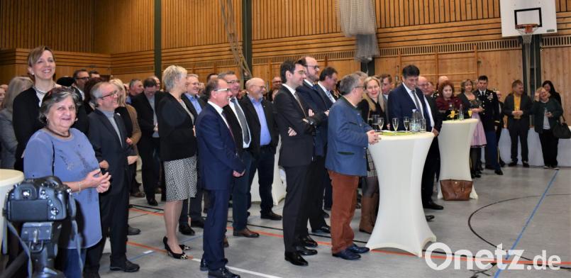 Beim großen Neujahrsempfang in der Grafenwöhrer Stadthalle geben sich die Vertreter wichtiger öffentlicher Bereiche ein Stelldichein. Bild: rgr