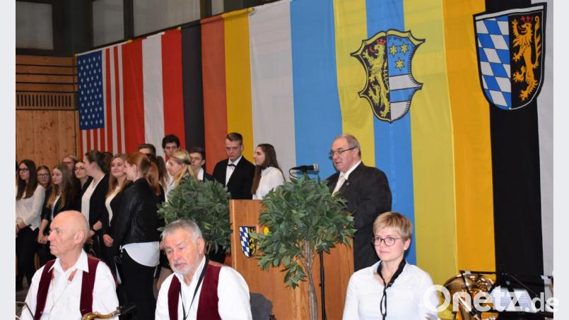 Gerhard Mark hält eine Rede. Bild: rgr