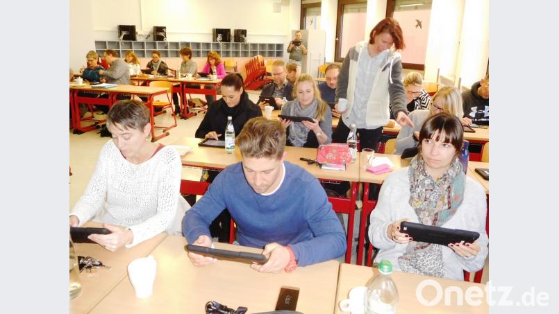 Das iPad-Zeitalter startete am Gymnasium mit der internen Schulung von Lehrkräften. Bild: exb