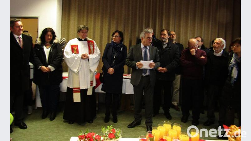 Festakt im Kolpinghaus mit Dekan Flasinski, Geschäftsführerin Bozena Schiepert und Caritas-Vorsitzendem Dieter Scholl (Bildmitte). Bild: sck