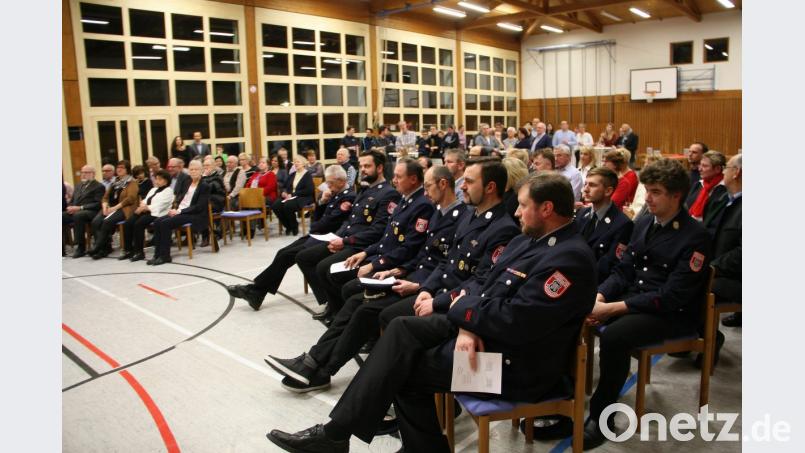 Einen passenden Rahmen für den Empfang der Marktgemeinde bot die vor wenigen Monaten energetisch sanierte Halle. Bild: wro