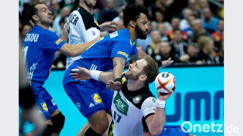 Steffen Weinhold (r) setzt sich gegen die französischen Abwehrversuche durch. Bild: Kay Nietfeld