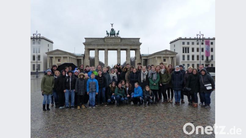 Gruppenbild mit den Spieler des HC Weiden nach den starken Eindrücken bei der Handball-WM in der Mercedes-Benz-Arena. Bild: eit