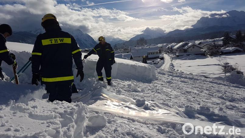 Dutzende THW-Helfer aus der Oberpfalz helfen in Südbayern. Bild: bge