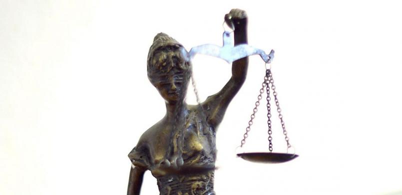 Wegen Drogenhandels muss ein 30-jähriger Nürnberger für mehrere Jahre hinter Gitter. Symbolbild: Volker Hartmann/dpa