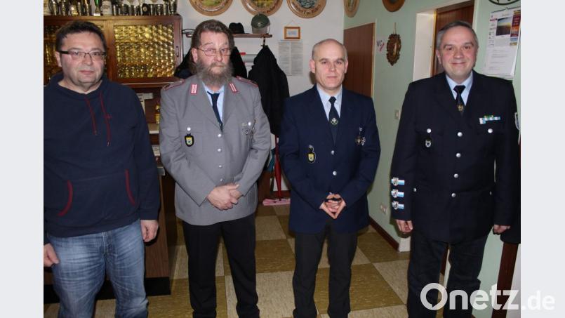 Die verkleinerte Führungsriege der Krieger- und Soldatenkameradschaft Ebnath: (von links) Kassier Werner Kaden, stellvertretender Vorsitzender und Schriftführer Hans Rochholz, Vorsitzender Manfred Riedl, Kreisvorsitzender Thomas Semba. Bild: soj