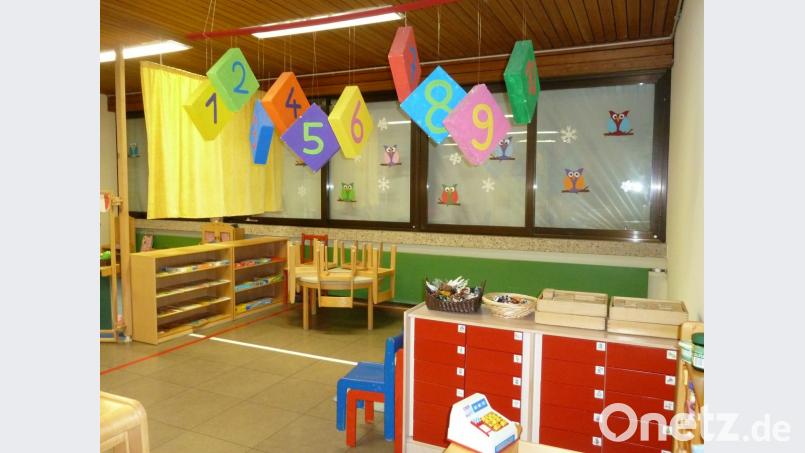 Farbenfrohe Dekorationen: Kindergartenpersonal und Eltern räumten das Ausweichquartier im Erdgeschoss der Grundschule nicht nur ein. Sie gaben den Gruppenräumen auch eine individuelle Note. Bild: Portner