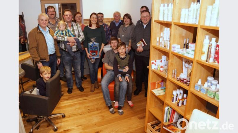 Neu eingerichtet ist der Frisörsalon von Theresa Prechtl. Nur Naturprodukte kommen bei ihr auf den Kopf und in das Haar. Bild: bkr