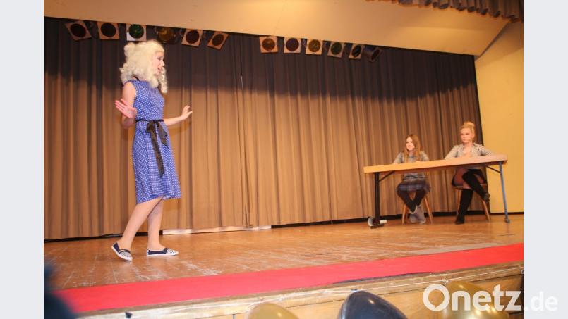 "Es heißt Stéphanie, nicht Stefanie!" Franziska Uhl klärt Hannah Meißner und Katharina Biersack über die richtige Aussprache ihres Künstlernamens auf. Bild: sne