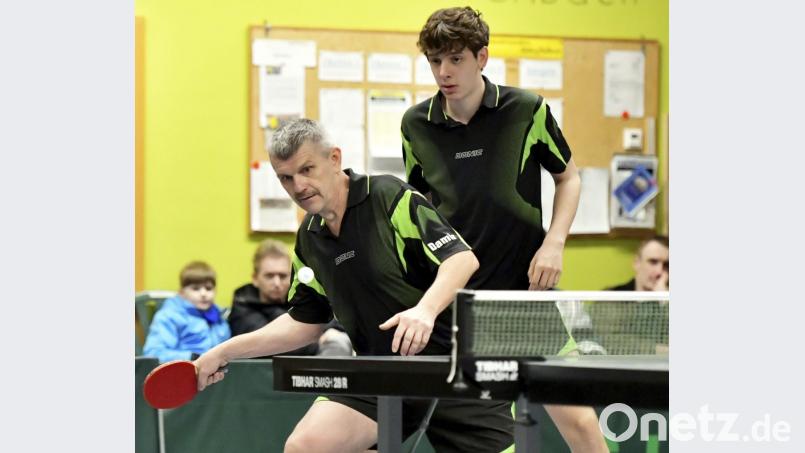 Das Schnaittenbacher Dreierdoppel Damir Prstec (links) und Nils Baierl besiegte das Kümmersbrucker Duo Martin Franz/Alexander Nedostup klar in drei Sätzen mit 11:4, 11:6 und 11:7. Bild: Hubert Ziegler