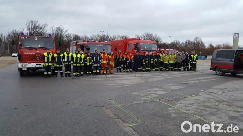 Abfahrt für die Ablöse-Truppe: Am Mittwoch starteten 26 Einsatzkräfte in Amberg zum Schichtwechsel Richtung Berchtesgaden. Bild: Feuerwehr Weigendorf