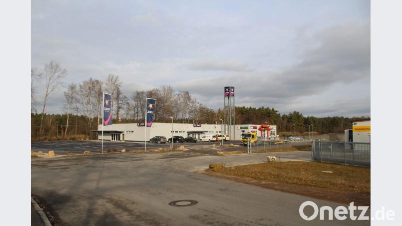 Noch sieht es nicht danach aus, aber in diesem Gebäude im Grafenwöhrer Gewerbepark könnte eine Tabledance-Bar entstehen. Bild: jma