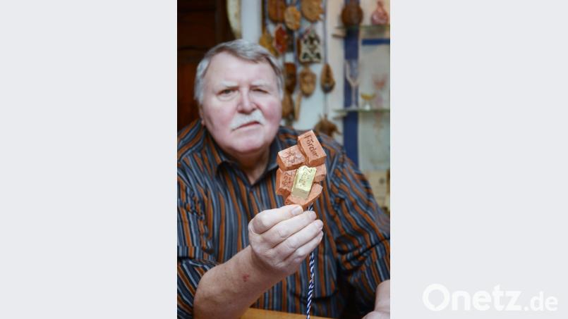 Alfons Kistenpfennig präsentiert den Zoiglorden 2019. Bild: Gabi Schönberger