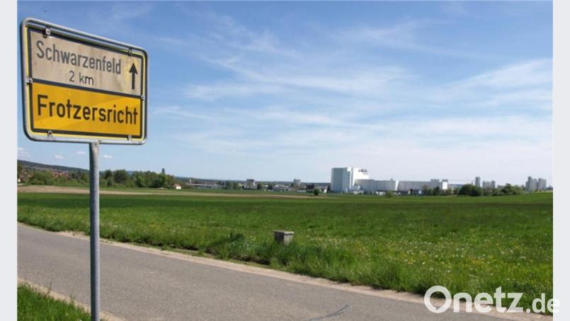 Nach fünf Jahren stand am Mittwoch wieder einmal der Ausbau der Gemeindeverbindungsstraße von Schwarzenfeld nach Frotzersricht auf der Tagesordnung des Marktrats. Bild: Dobler