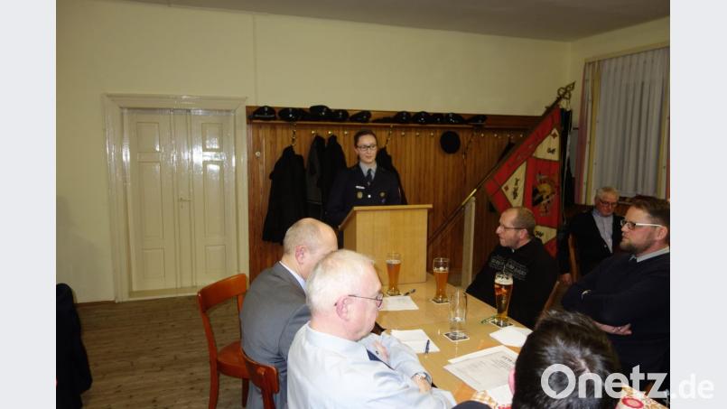 Schriftführerin Nadja Kulzer bei ihrem Bericht. Bild: exb