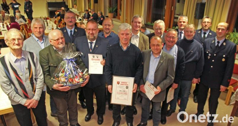 Von 25 bis 65 Jahren reicht das Spektrum der Jubiläumsmitgliedschaften. Bei der Feuerwehr werden Männer ausgezeichnet, die der Gemeinschaft seit Jahrzehnten die Treue halten. Bild: nm