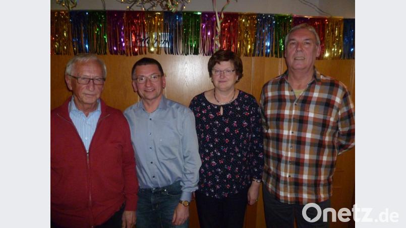 Sie sind die neuen Clubmeister und Pokalmeister (von links): Helmut Sperber und Peter Stingl im Skat sowie Maria Frohmann und Thomas Hoch im Rommé. Bild: usc