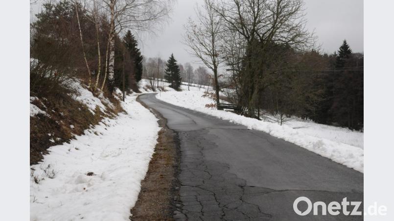 Die Gemeindeverbindungsstraße Steinbach-Rammelsleuthen soll nach Wunsch eines Anliegers saniert werden. Bild: bey