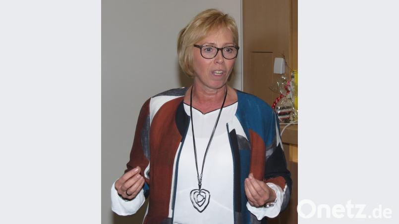 SPD-Stadtverbandsvorsitzende Sabine Zeidler streicht die SPD-Erfolge in ihrer Rede heraus. Bild: Dobmeier