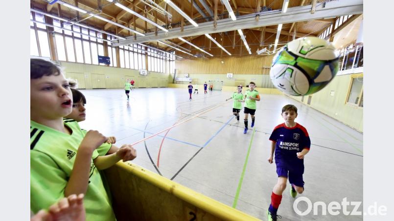 Hochbetrieb unter dem Hallendach herrscht am Wochenende in der Hirschauer Schulturnhalle beim 19. Budenzauber des TuS/WE Hirschau. Bild: cgh