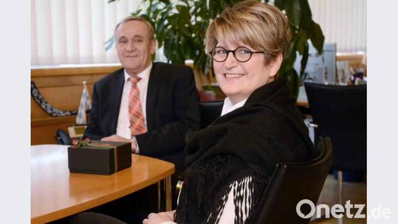 Elke Lauterbach hält beim ambulanten Palliativ- und Hospizbetreuungsdienst der Malteser die Fäden in der Hand und ist damit, so OB Kurt Seggewiß, &quot;eine ganz wichtige Person&quot;. Bild: Gabi Schönberger