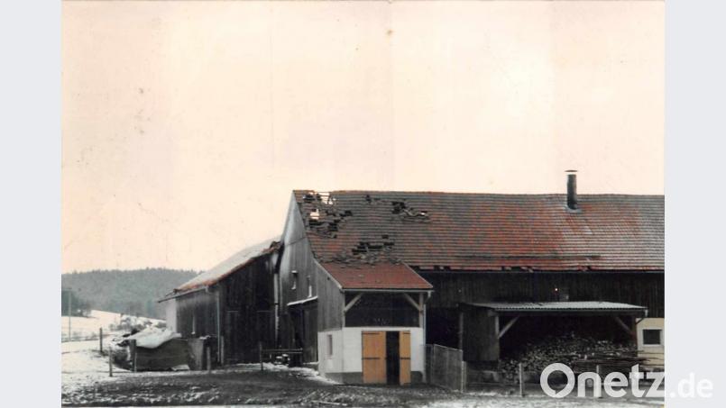 Viele Ställe, Stadel und Scheunen fielen dem Sturm „Lore“ 1994 zum Opfer. Diese Aufnahme aus dem Archiv ist in Ellersdorf entstanden. Bild: upl