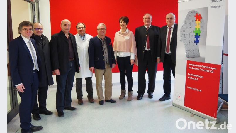 Neujahrsgespräch mit dem Bezirkstagspräsidenten Franz Löffler (Zweiter von rechts) im Bezirksklinikum Wöllershof. Mit dabei auch (von links) medbo-Vorstand Dr. Helmut Hausner, medbo-Direktor Konrad Kastner, Dr. Martin Breininger, Ärztlicher Direktor des Bezirksklinikums Dr. Markus Wittmann, Bezirksrat Toni Dutz, Leiterin des Patienten- und Pflegemanagements Christine Kick und Bezirkstagsvizepräsident Lothar Höher. Bild: Bühner