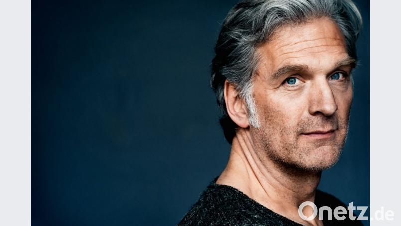Mit einem Dieter-Hildebrandt-Abend beendet der Schauspieler Walter Sittler am 16. April die Weidener Literaturtage. Bild: Matthias Botor
