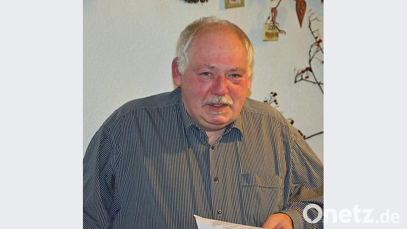 Neue Bienenvölker in der Region kaufen, um keine Bienenseuchen einzuschleppen, und unbedingt auf ein Gesundheitszeugnis achten: Dazu ruft Kreis- und Ortsvorsitzender Reinhold Ziegler die Bienenzüchter auf. Er fürchtet, dass viele durch große Mengen Melizitosehonig und Pollenmangel geschwächte Völker den Winter nicht überleben werden. Bild: ü