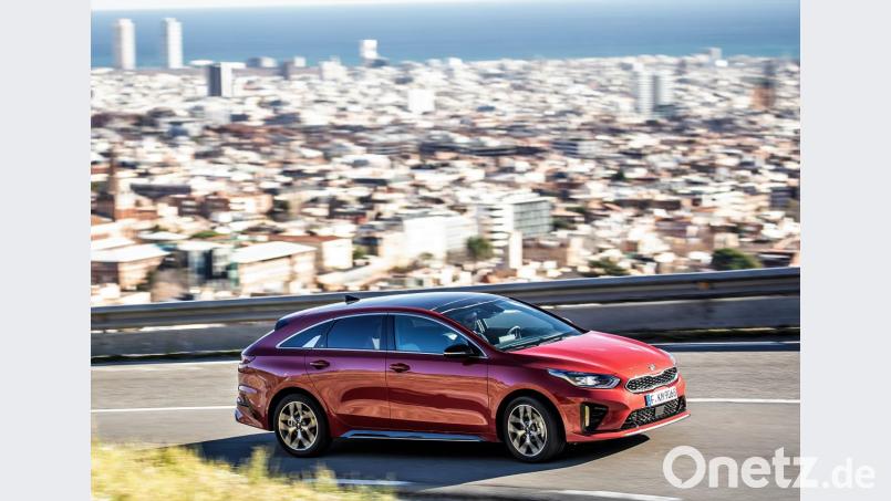 Schaut aus wie ein Coupé, bietet aber auch (fast) so viel Stauraum wie ein Kombi: Der Proceed aus dem Hause Kia vereint die Stilelemente zweier Welten in der Designsprache des Shooting Brake. Bild: Kia