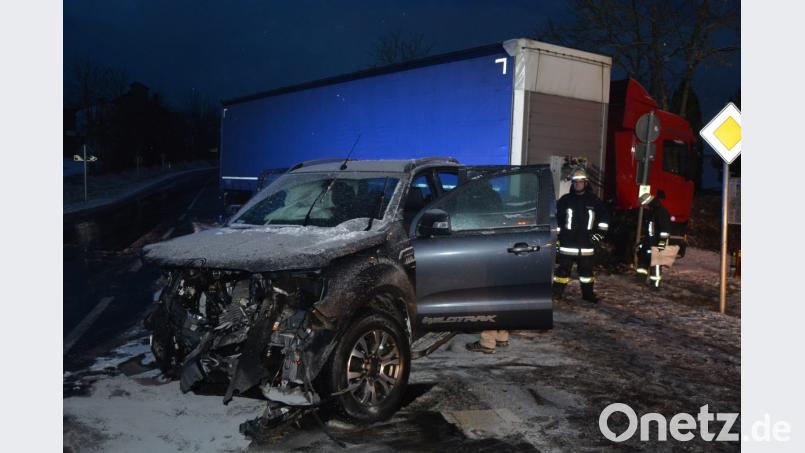 Keine Chance hatte der Ford Ranger, der mit einem ins Rutschen gekommenen Lastwagen zusammenprallte. Bild: jr