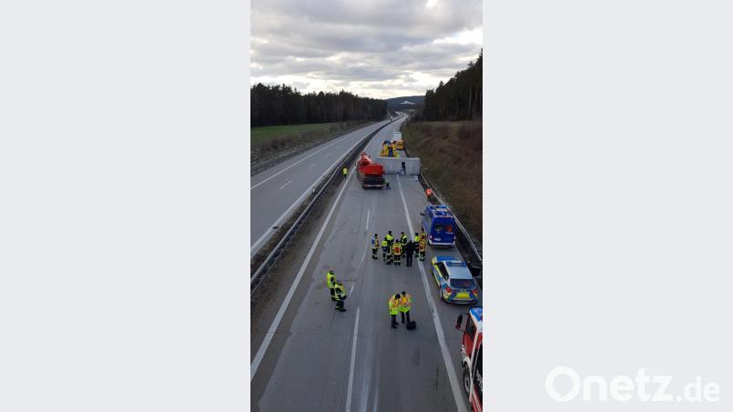 Ein Anhänger blockiert die A6. Bild: Christopher Dotzler