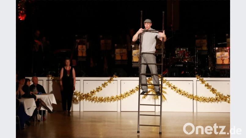 Jean Ferry begeistert mit seiner Leiter-Akrobatik. Bild: njn