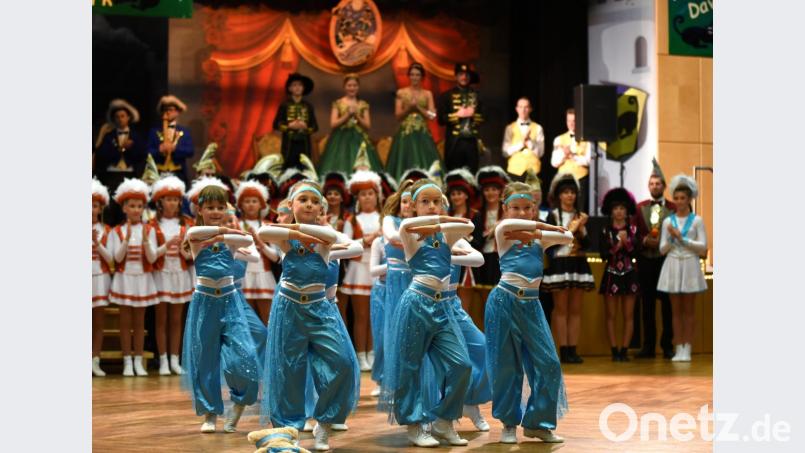 Die kleinen Tänzerinnen der Kindergarde entführen die Besucher des Inthronisationsballs in die orientalische Welt von Aladin aus 1001 Nacht. Bild: bgm