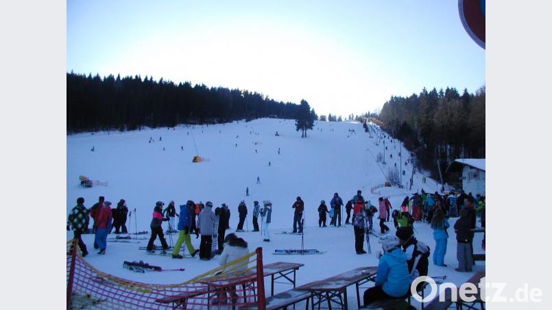 Der ganz normale Skiwahnsinn an den Klausenliften. Bild: gis