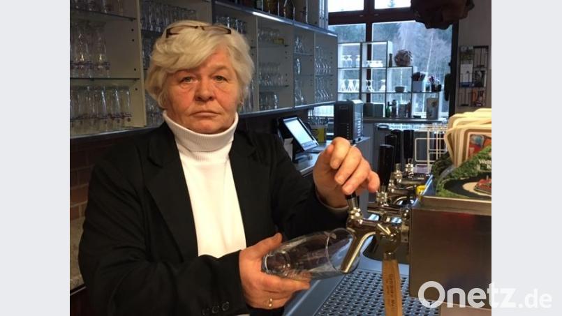 Helene Huber ist seit Juli 2017 Chefin im Wirtshaus am Gaisweiher. Schon seit langem zahlt sie weder Pacht noch Nebenkosten. Die Gemeinde hat ihr deswegen gekündigt. Doch sie denkt nicht daran, das Lokal aufzugeben. Bild: phs