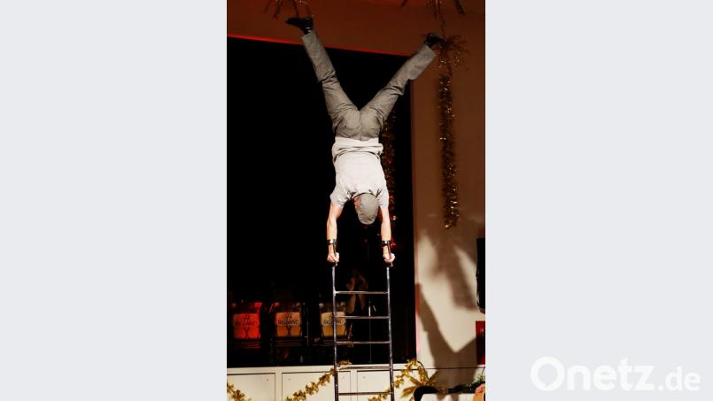 Jean Ferry begeistert mit seiner Leiter-Akrobatik. Bild: njn