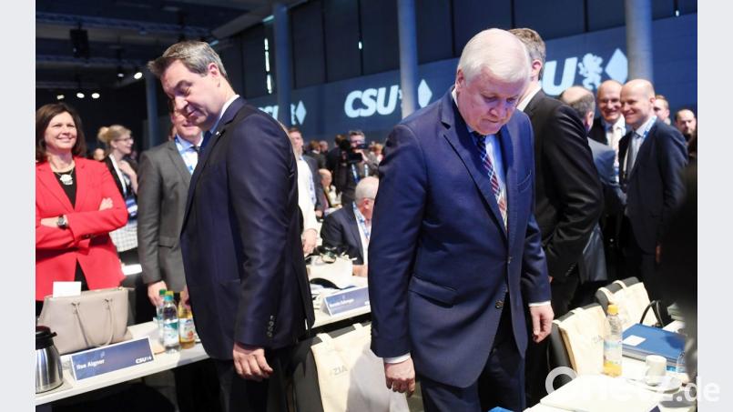 Markus Söder und der bisherige CSU-Vorsitzende Horst Seehofer (rechts). Bild: Tobias Hase/dpa
