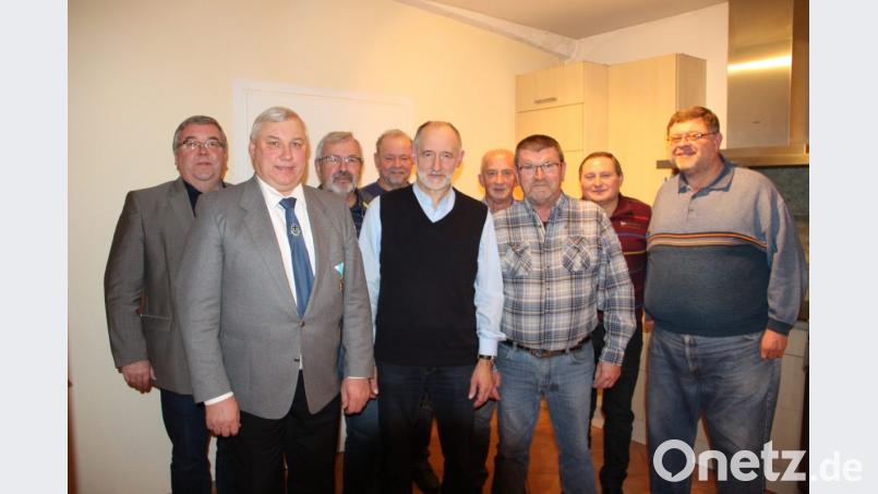 Der neue Vorstand (von links) mit Bürgermeister Sepp Reindl, Bernhard Wagner, Peter Friedl, Josef Wagner, Johann Pilarski, Josef Zeiler, Gerhard Forster, Johann Braun und Manfred Kick. Bild: ffl