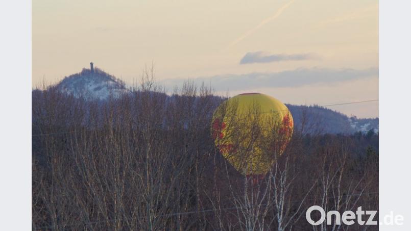 Keine Landung im Wald, auch wenn es im Bild so schein. Hinten der Rauhe Kulm. Bild: bkr
