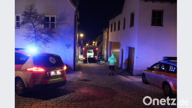 Einsatzstelle am Hupferberg in Pressath: Eine Wohnung ist komplett verraucht. Bild: jma