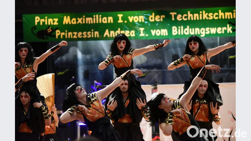 Über 15 Tänzer zeigen als Samurais verkleidet mit viel Körperbeherrschung eine atemberaubende Show mit tollen Hebefiguren. Bild: bgm
