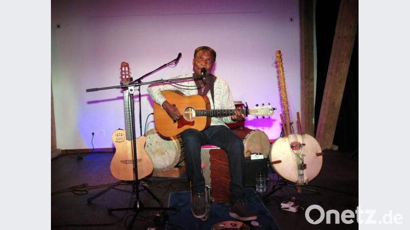 Adjiri Odametey begeisterte sein Publikum von der ersten Minute an. Bild: ubb