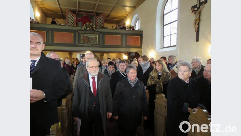 Mit einem feierlichen Einzug in die Ägidienkirche beginnt der Festgottesdienst. Bild: ubb