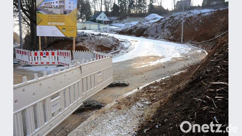Derzeit ruhen die Arbeiten im Neubaugebiet „Am Hopfenhang“ an der Sulzbacher Straße weitgehend. Sobald es das Wetter erlaubt, soll hier weitergebaut werden. Bild: Stephan Huber