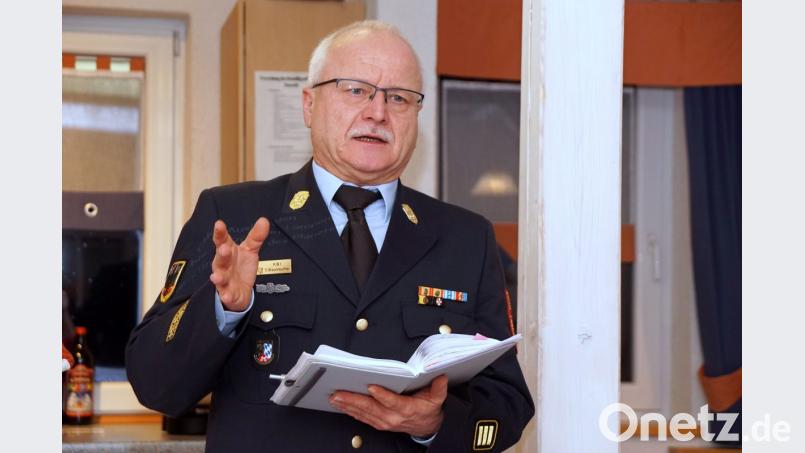 Kreisbrandinspektor Otto Braunreuther überrascht mit seiner Idee eines Kinderfeuerwehrgartens. Bild: bkr