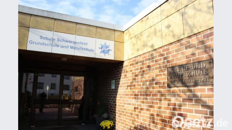Der Markt Schwarzenfeld hatte zur Generalsanierung der Grund- und Mittelschule weitere Gewerke europaweit ausgeschrieben. Sie betreffen den ersten Bauabschnitt. Die entsprechenden Aufträge sind vor kurzem vergeben worden. Bild: Thomas Dobler