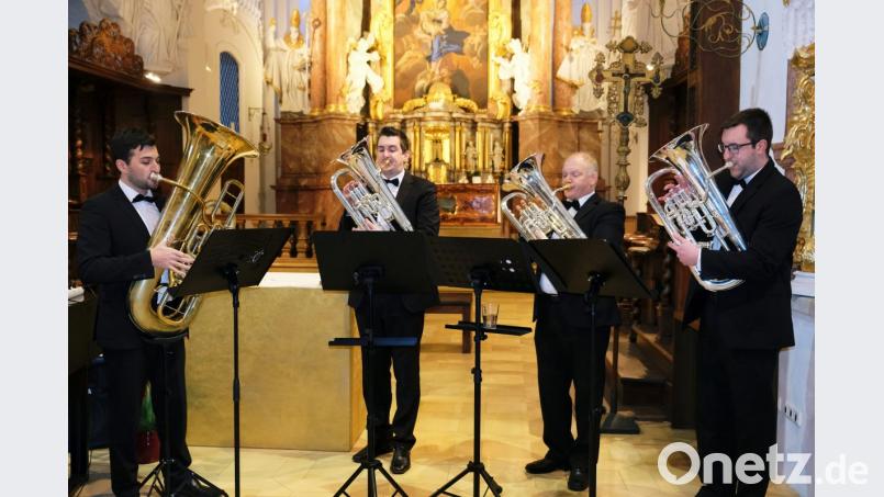 Warme Klänge in kalter Kirche bestimmen am Sonntagnachmittag das Konzert von Basalt Brass in der überfüllten Klosterkirche Speinshart. Das Ensemble glänzt mit viel musikalischem Gefühl. Bild: do